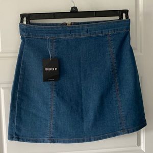 New with Tag. Forever 21 short skirt. Color Denim. Size M.